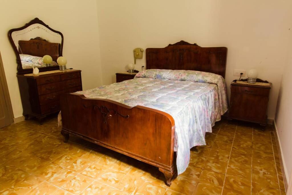 Masia Can Castanyola Marganell Esterno foto